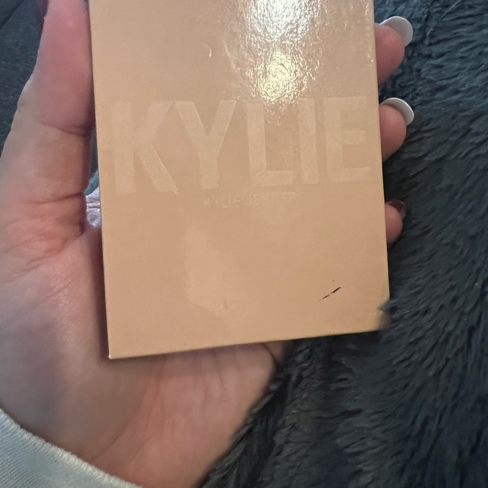 Kylie cosmetics pressed illuminating powder salted caramel